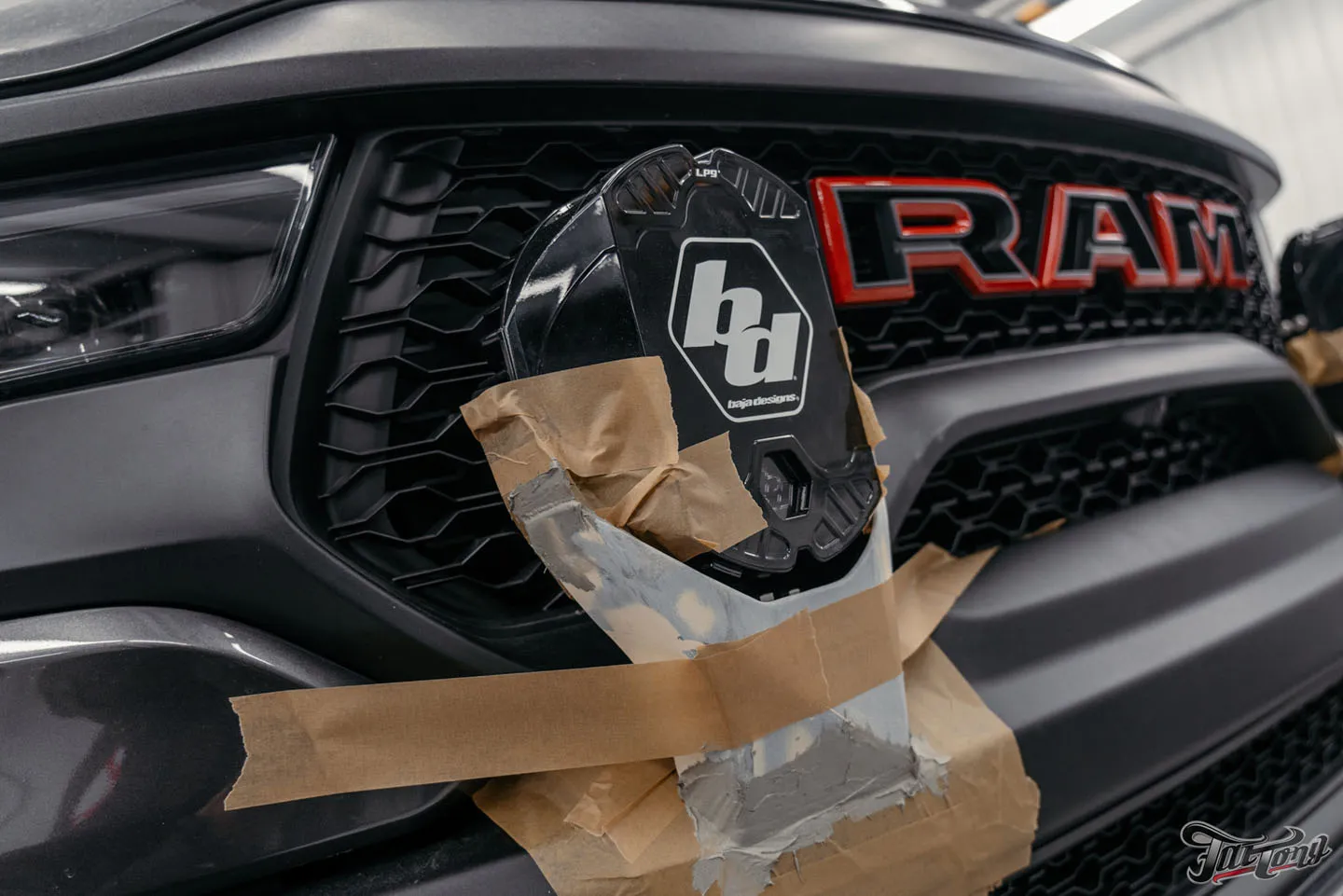 Усовершенствовали еще один RAM TRX, часть 2: новая выхлопная система, доводчики дверей, дополнительные источники света